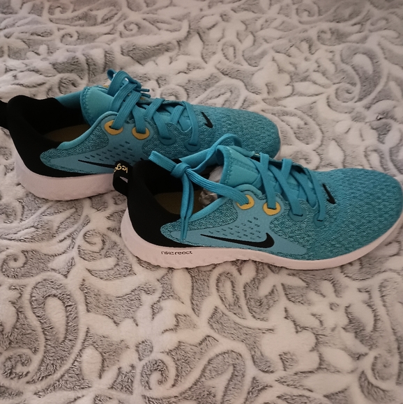 NIB Nike Legend React GS - Picture 2 of 6